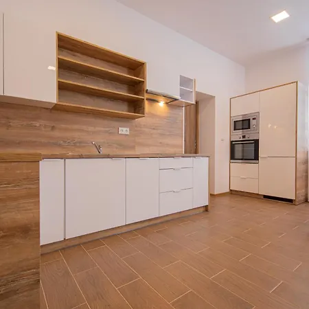 Erlenuv Dvur 3*