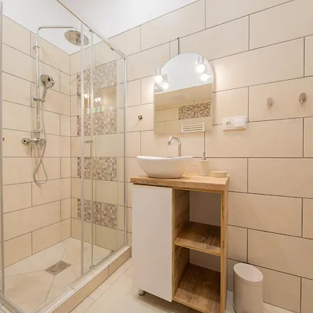 Konukevi Erlenuv Dvur 3*